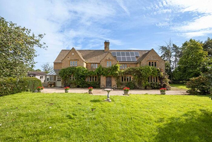 6 Bedroom Detached House To Rent In Chapel Street, Broadwell, GL56