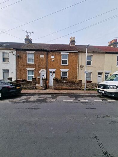 3 Bedroom Terraced House To Rent In Victoria Street, Gillingham, ME7