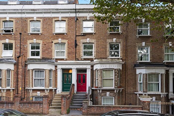 2 Bedroom Flat To Rent In Loftus Road, London, W12