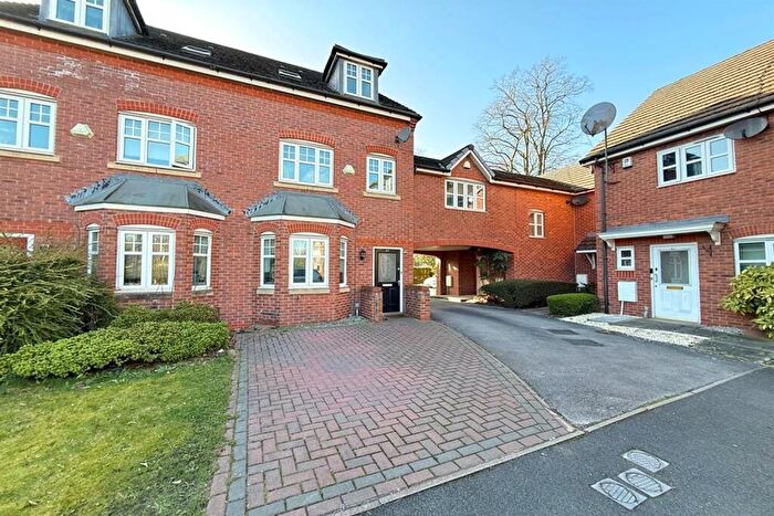 3 Bedroom Terraced House For Sale In Riding Close, Sale, M33