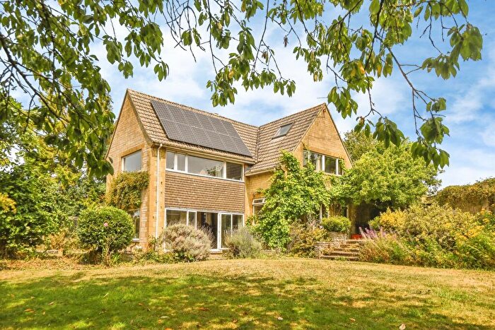 3 Bedroom End Of Terrace House For Sale In Stonefield Drive, Highworth, Swindon, SN6
