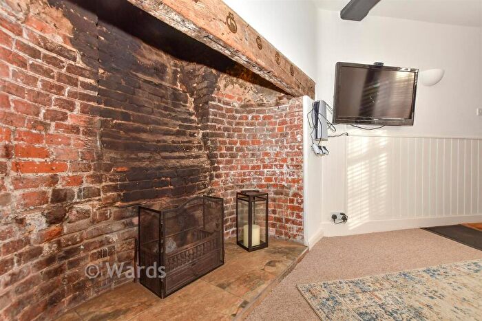 1 Bedroom Flat For Sale In High Street, Yalding, Maidstone, Kent, ME18