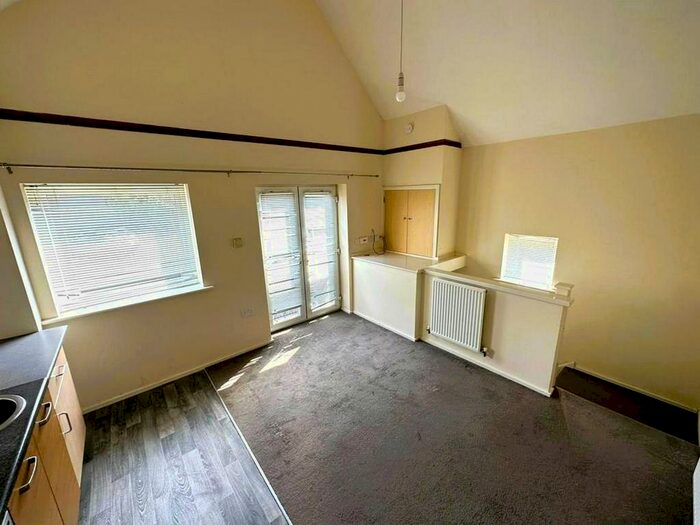 1 Bedroom Semi-Detached House To Rent In Padside Close, Leicester, LE5