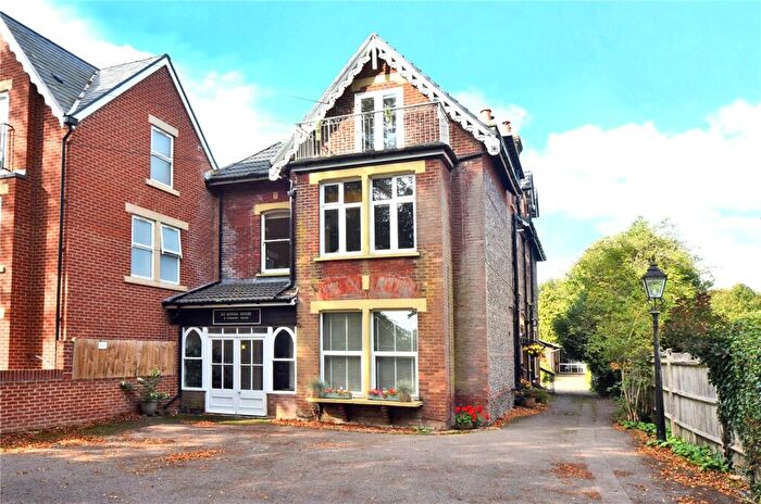 3 Bedroom Apartment For Sale In Avenue Road, Banstead, Surrey, SM7