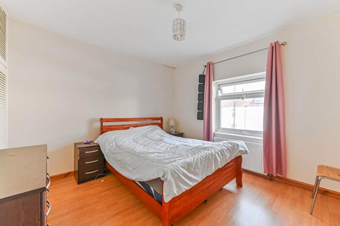 2 Bedroom House To Rent In Addington Road, Croydon, CR0