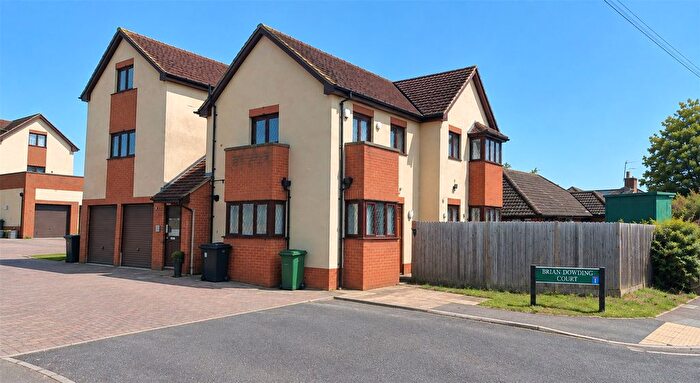 2 Bedroom Flat For Sale In Brian Dowding Court, Tilehurst, Reading, RG31