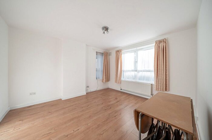 3 Bedroom Flat To Rent In Bardsley Lane, London, SE10