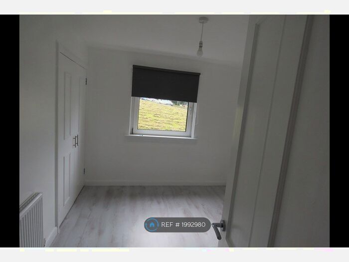 3 Bedroom Flat To Rent In The Green, Bathgate, EH48