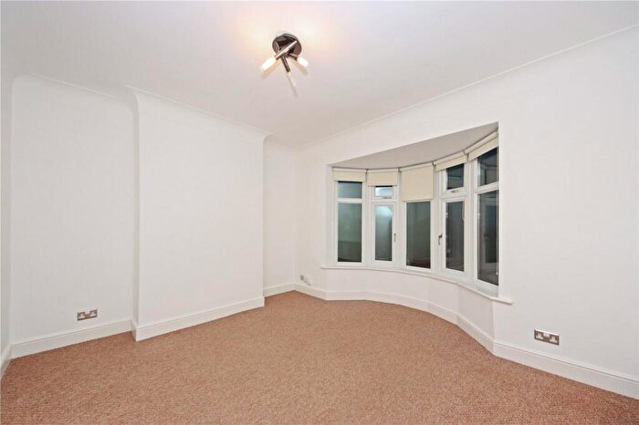 2 Bedroom Flat For Sale In Southend Road, Sheriff Hill, Gateshead, NE9