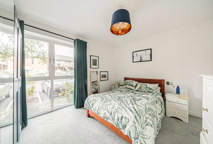 2 Bedroom Flat For Sale In William Morris Close, Oxford, Oxfordshire, OX4