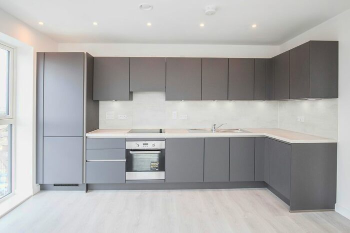 2 Bedroom Flat To Rent In Western Circus, East Acton, London, W3