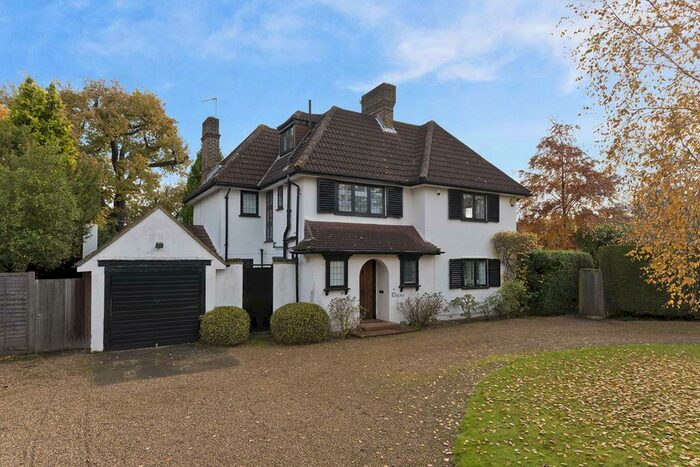5 Bedroom Detached House To Rent In High Pine Close, Weybridge., KT13
