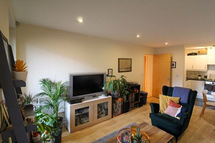 2 Bedroom Apartment For Sale In Warren Close, CB2