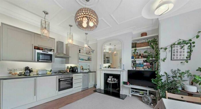 2 Bedroom Flat To Rent In Walm Lane, Willesden Green Village, NW2