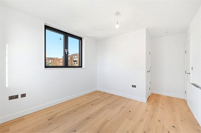 2 Bedroom Flat To Rent In Wilcox Road, London, SW8