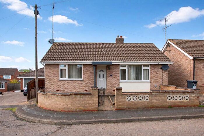 2 Bedroom Bungalow For Sale In South Close, Rushden, Northamptonshire, NN10