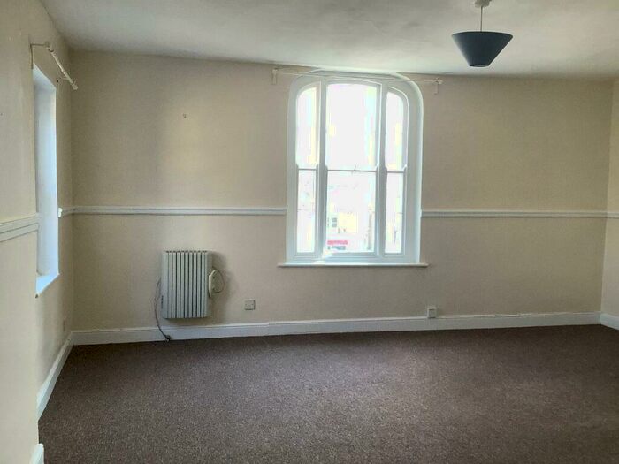 1 Bedroom Flat To Rent In Flat, Market Place, Ross-on-Wye, HR9