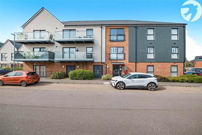 2 Bedroom Flat For Sale In Havelock Drive, Greenhithe, Kent, DA9