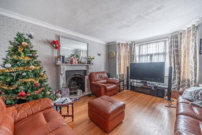 4 Bedroom Detached House For Sale In London Road, Stanmore, HA7