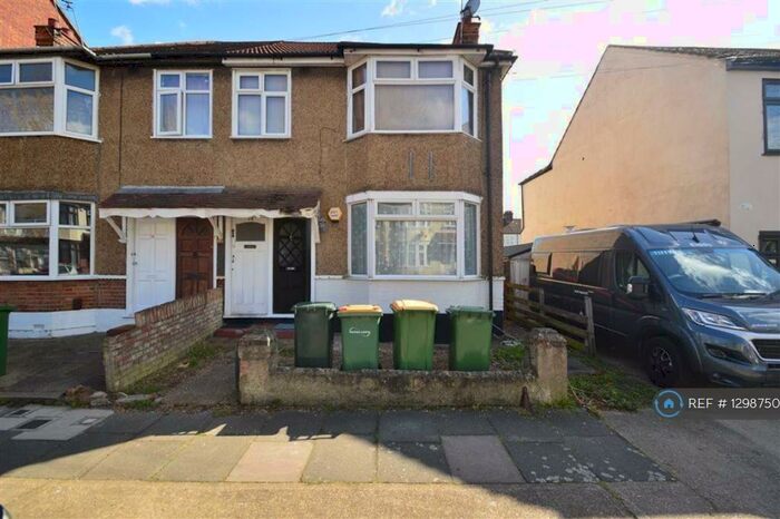 1 Bedroom Flat To Rent In Manor Park, London, E12