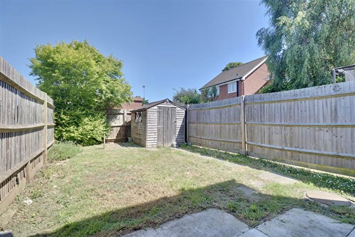 3 Bedroom End Terrace House For Sale In Redwood Grove, Havant, PO9