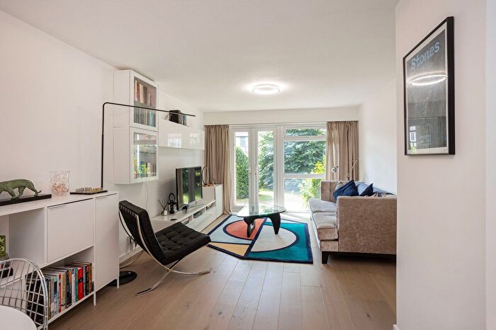 2 Bedroom Flat For Sale In Hernes Close, Oxford, OX2