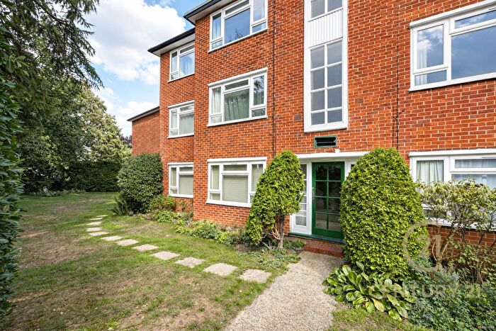 2 Bedroom Flat To Rent In Oak Hill Crescent Surbiton, KT6