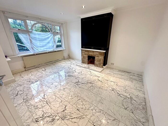 5 Bedroom Semi-Detached House To Rent In Fordbridge Road, Ashford, TW15