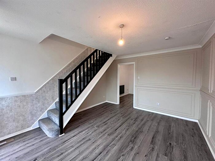 2 Bedroom Terraced House For Sale In Hawks Way, Ashford, TN23 - Photo 2