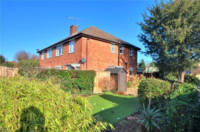 2 Bedroom Maisonette Flat To Rent In Chertsey Lane, Staines-upon-thames, Surrey, TW18