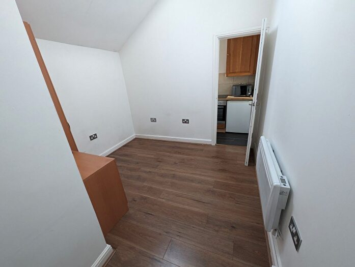 Studio To Rent In Conway Road, Pontcanna, Cardiff, CF11
