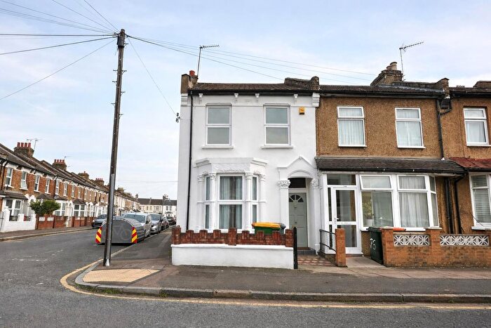 3 Bedroom End Terrace House To Rent In Evesham Road, London, E15