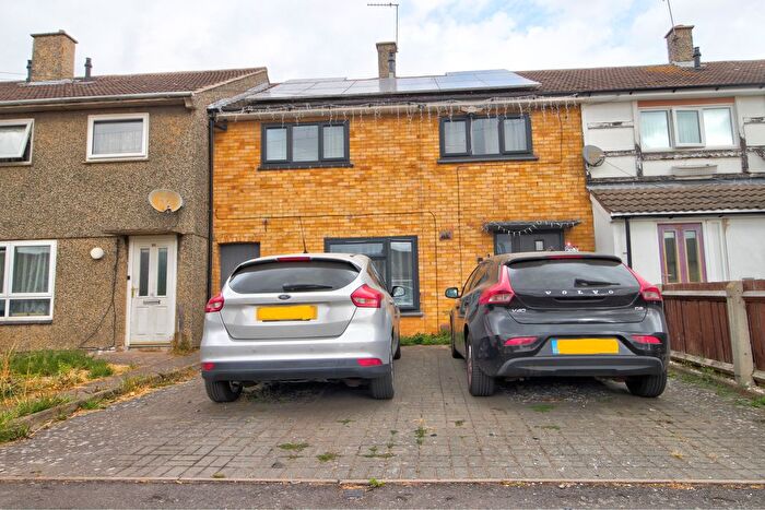 4 Bedroom Terraced House For Sale In Monmouth Drive, Leicester, LE2