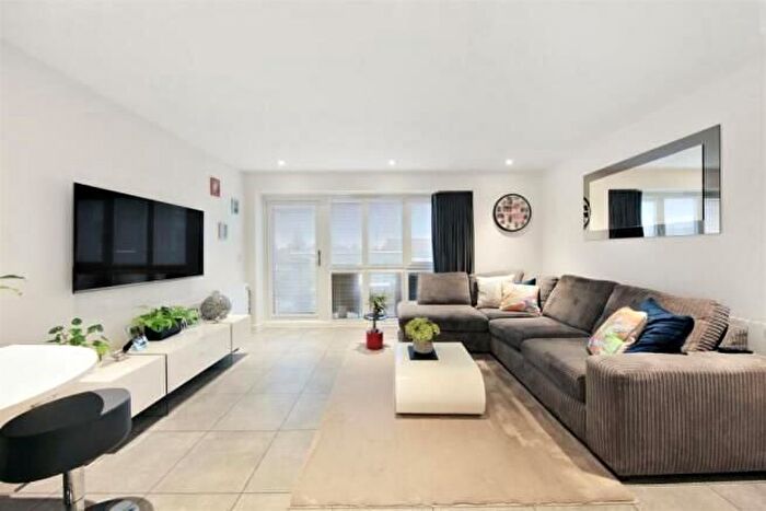 2 Bedroom Flat For Sale In Nuffield House, Holmesley Road, Borehamwood, WD6