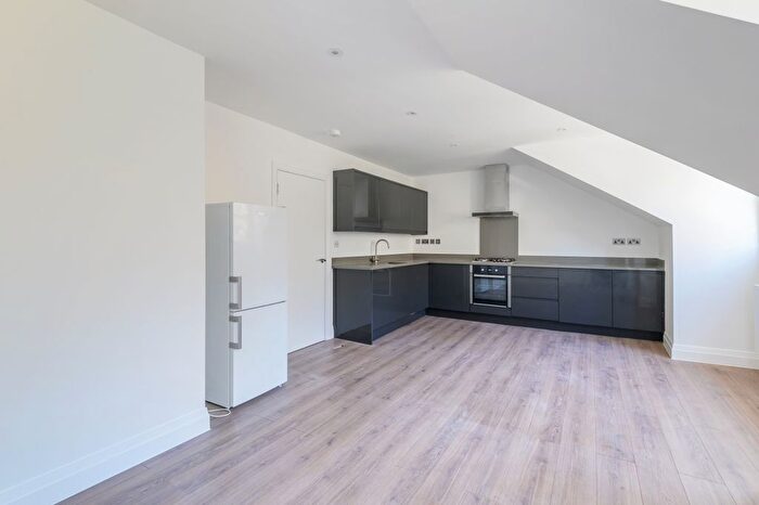 2 Bedroom Flat To Rent In Muswell Hill Road, London, N10