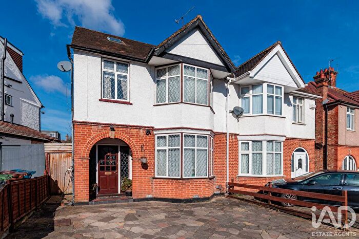 5 Bedroom Semi-detached House For Sale In Nibthwaite Road, Harrow, HA1