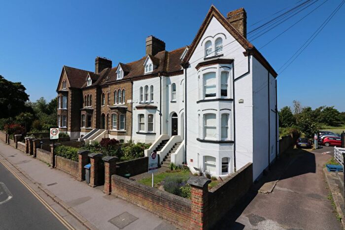 4 Bedroom End Terrace House For Sale In New Street, Sandwich, CT13
