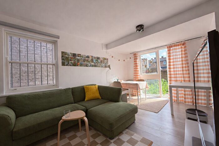 1 Bedroom Flat To Rent In Richmond Road, London, E8