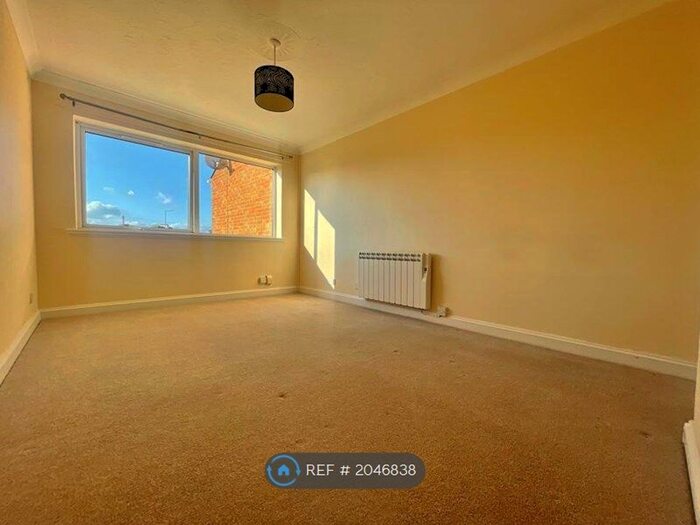 2 Bedroom Flat To Rent In Dores Court, Swindon, SN2