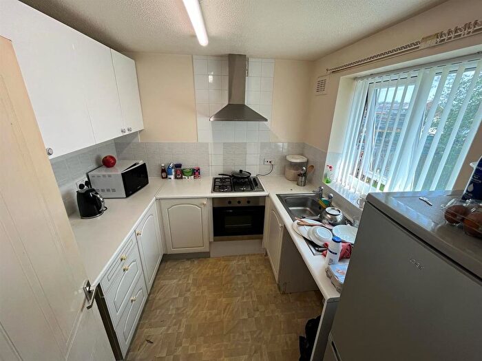 2 Bedroom Bungalow To Rent In Spencer Street, Oldham, OL1