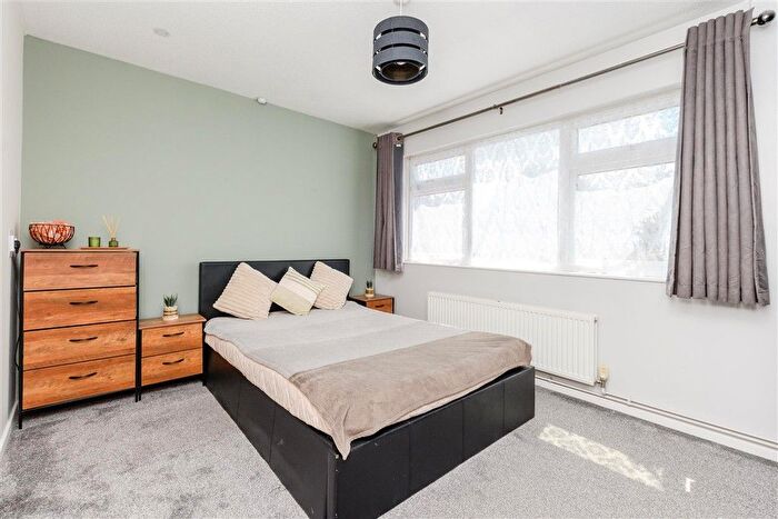1 Bedroom Maisonette For Sale In High Street, Northfleet, Gravesend, Kent, DA11