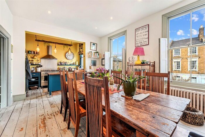 3 Bedroom Flat To Rent In Burnley Road, London, SW9