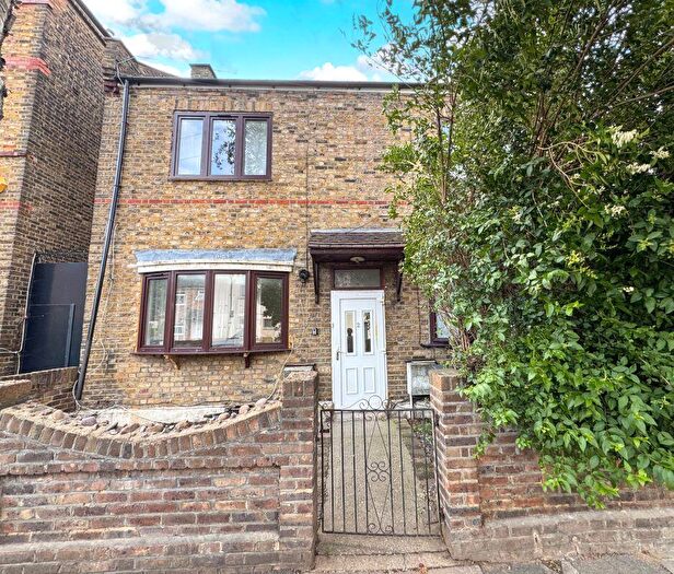 3 Bedroom Semi-Detached House For Sale In Grove Park Road, South Tottenham, N15