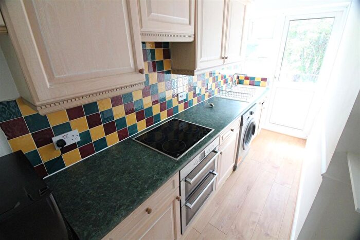 2 Bedroom Flat To Rent In Beechwood Avenue, Ruislip, HA4