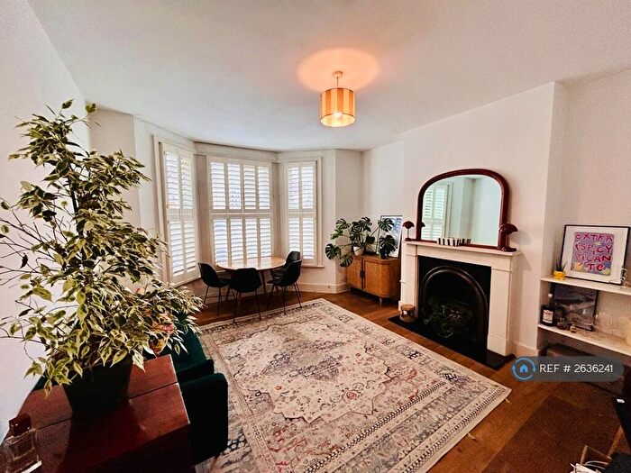 2 Bedroom Flat To Rent In Cavendish Road, London, SW12