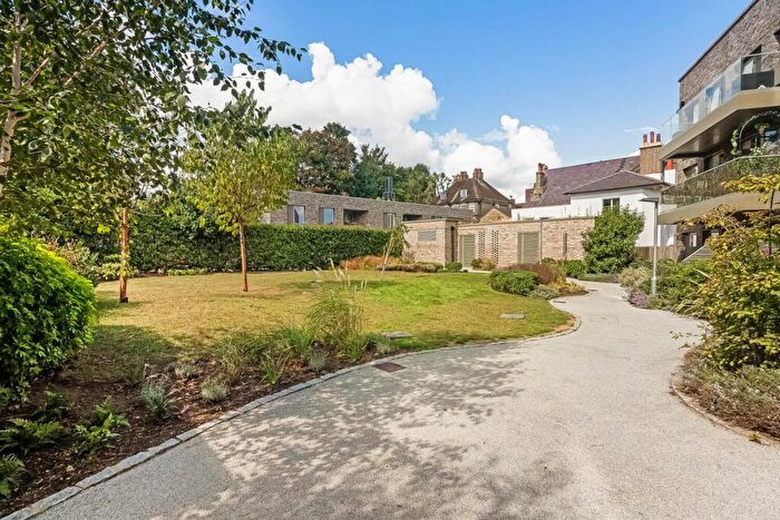 2 Bedroom Apartment To Rent In Woods Road, Peckham, London, SE15