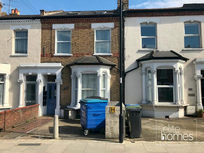 Studio To Rent In Whittington Road, London, N22