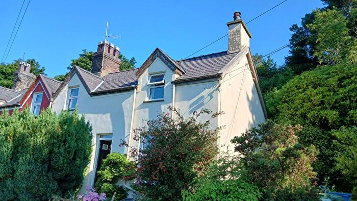 3 Bedroom End Of Terrace House For Sale In Fachwen, LL55