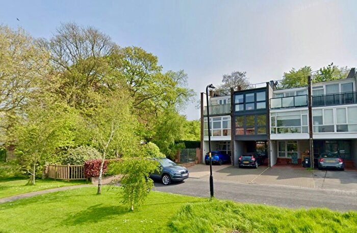 3 Bedroom Terraced House To Rent In Harcourt Drive, Harrogate, HG1