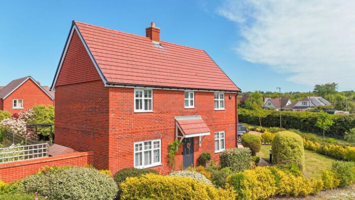 4 Bedroom Detached House For Sale In Narrowleaf Drive, Ringwood, BH24